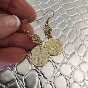 CREAM AND GOLD CIRCULAR CROSS EARRINGS COSTUME DROPLETS LOOKS GREAT WITH DRESSY!